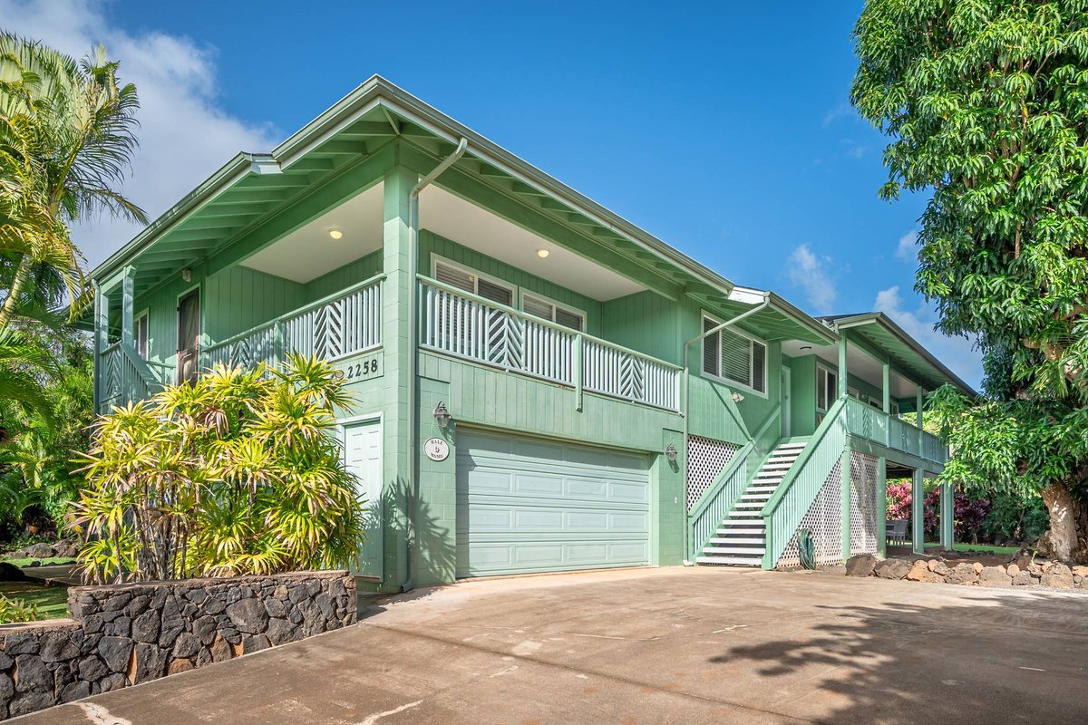 New Listing 4 bedroom steps from Poipu beach AC