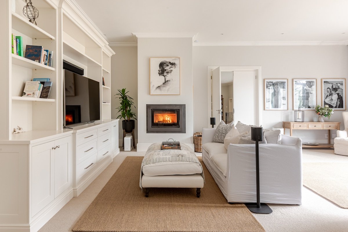 Luxurious 5-Bedroom Villa in Bishopscourt gallery image 5