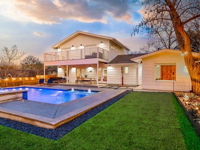 Pool, Hot Tub, BBQ Grill – Mins to Downtown ATX!