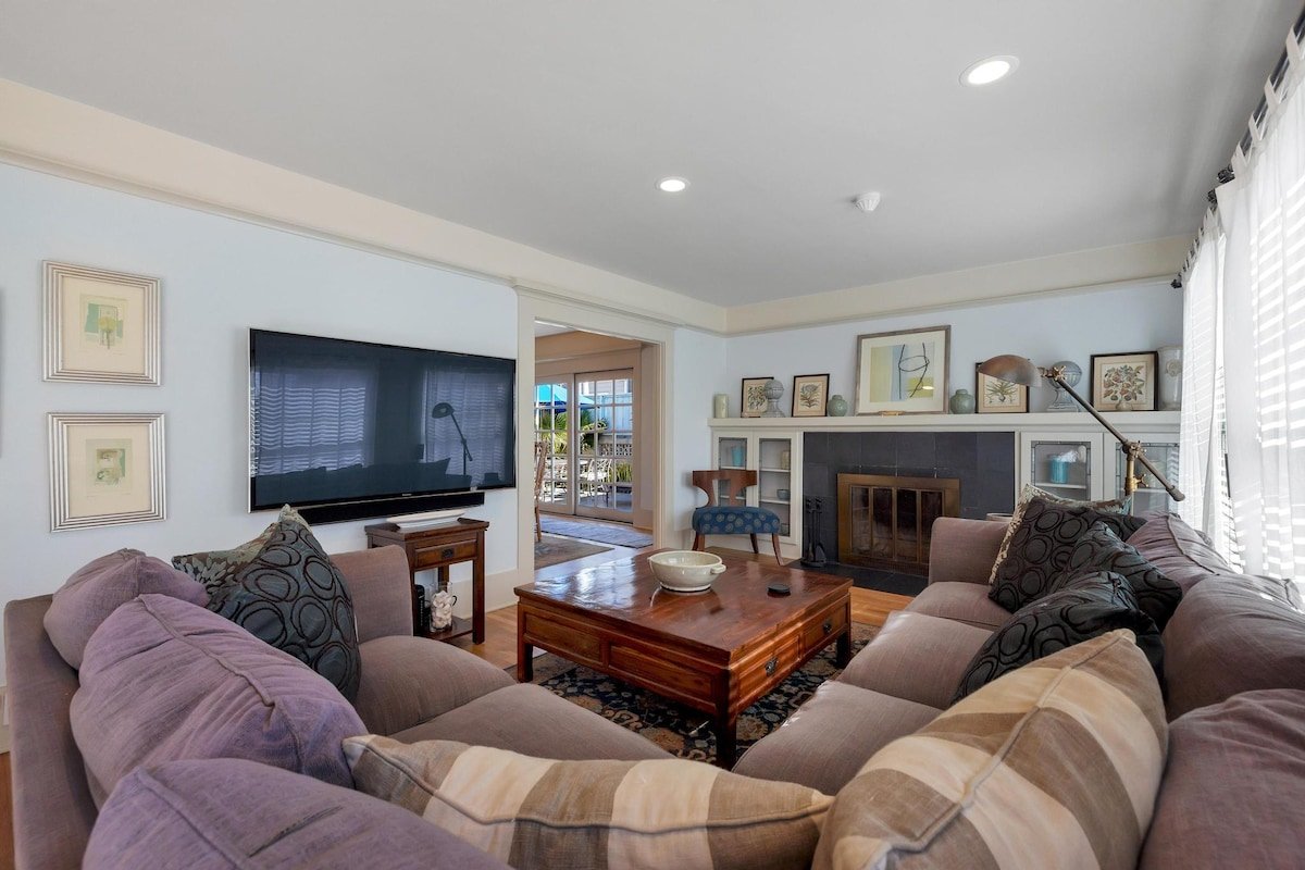 BLUE DOOR COTTAGE BY THE SEA WALK TO BEACH/COAST gallery image 4