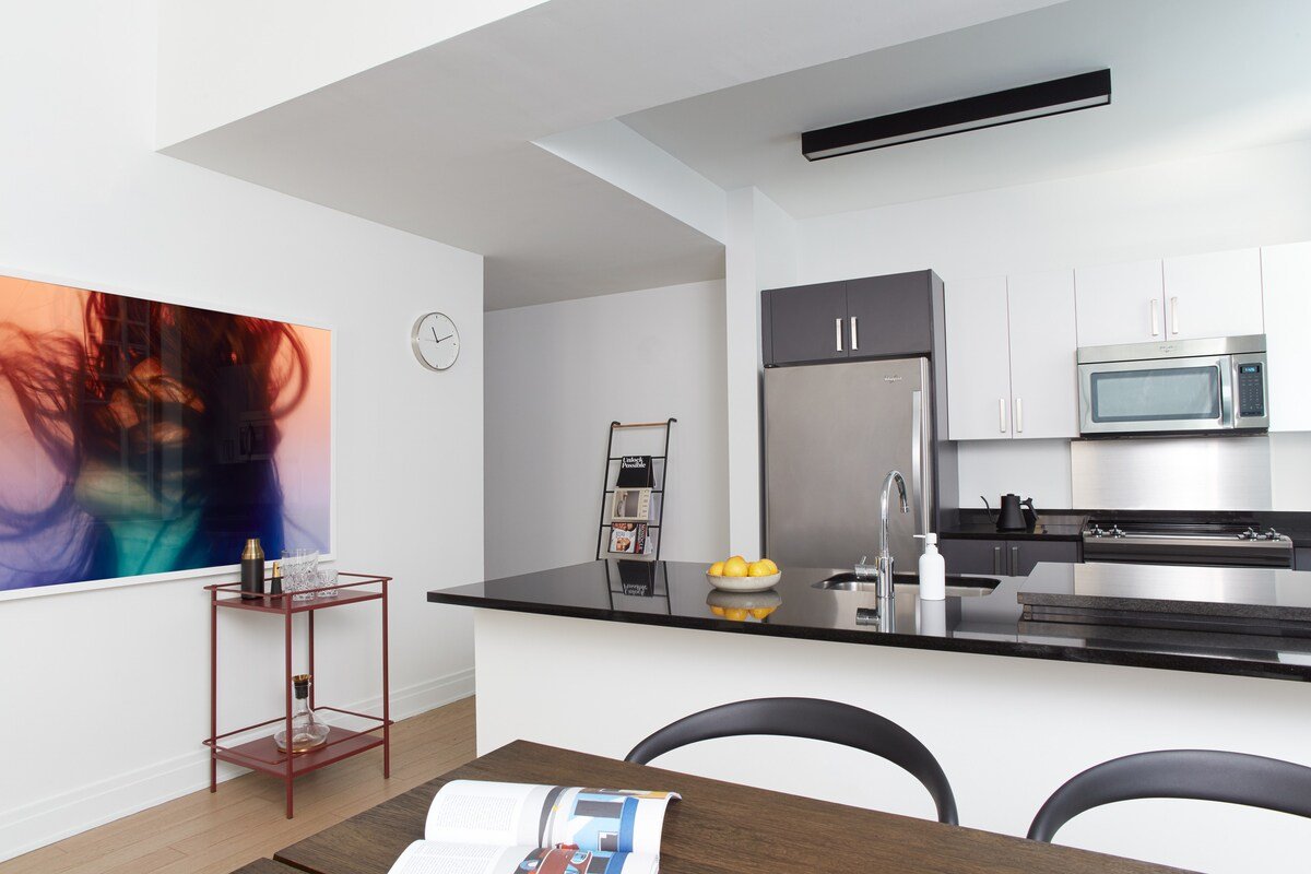 Mint House at 70 Pine: Premium Two Bedroom Suite gallery image 5