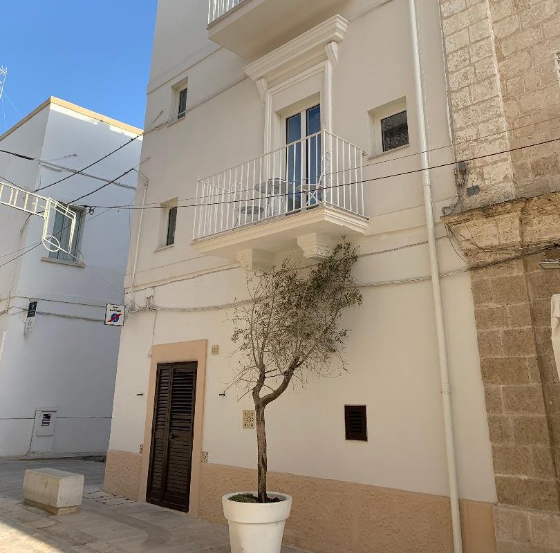 Il Gelso Bianco, luxury pool apartment gallery image 5