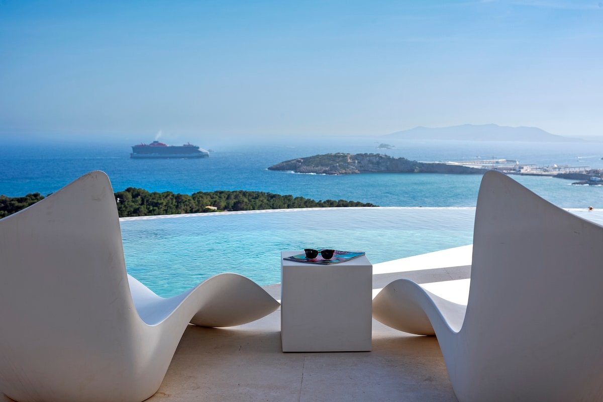 Panoramic sea views- Infinity pool- Privacy gallery image 2