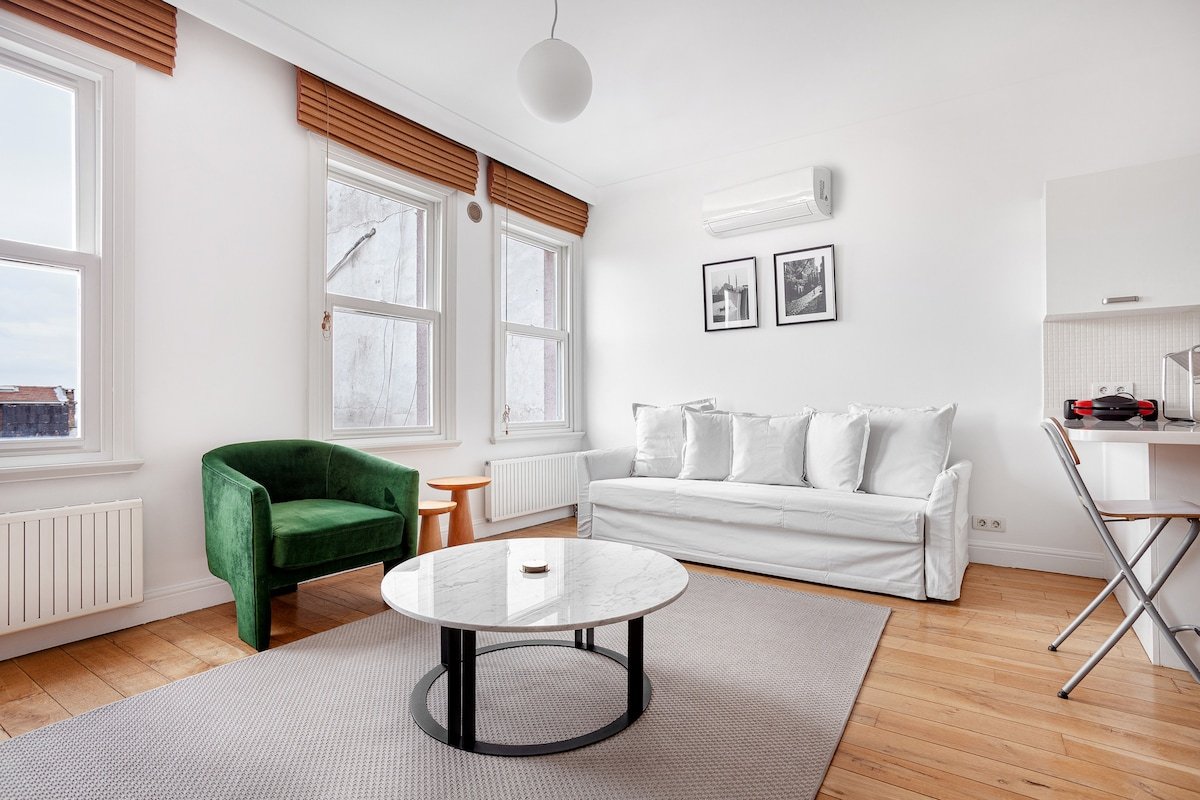 Two Bedroom with Sea View in Galata (T10) gallery image 3