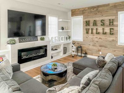 6 Beds! Music City Rooftop! Country Star Murals!