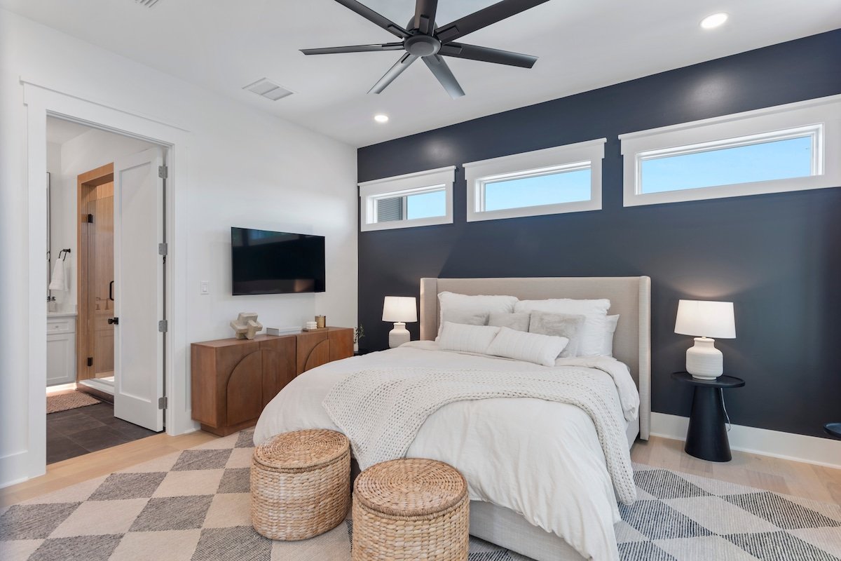 GULF VIEWS! Pool, LSV, 2 Kitchens! Sleeps 20! PETS gallery image 3