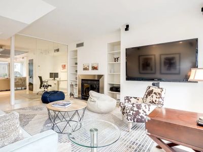 Yorkville Penthouse- Private Rooftop & Parking 307