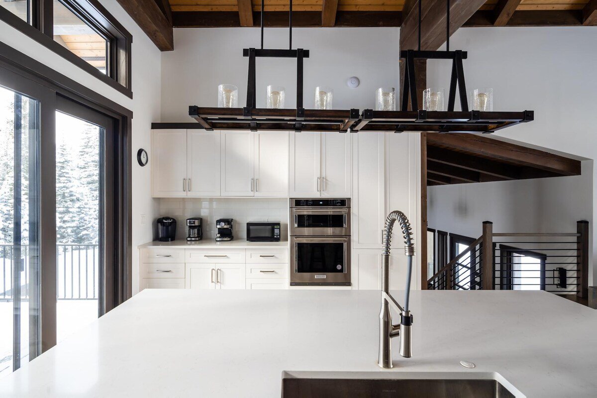 360 Chalet-Spanish Peaks! Sweeping Views! Hot Tub! gallery image 5