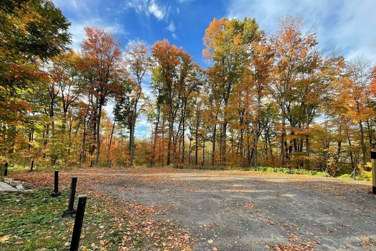 Cozy 4-Bedroom Heaven for Relaxing Getaways gallery image 2