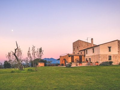 Preciosa Masía sXII en plena naturaleza • (16pax)