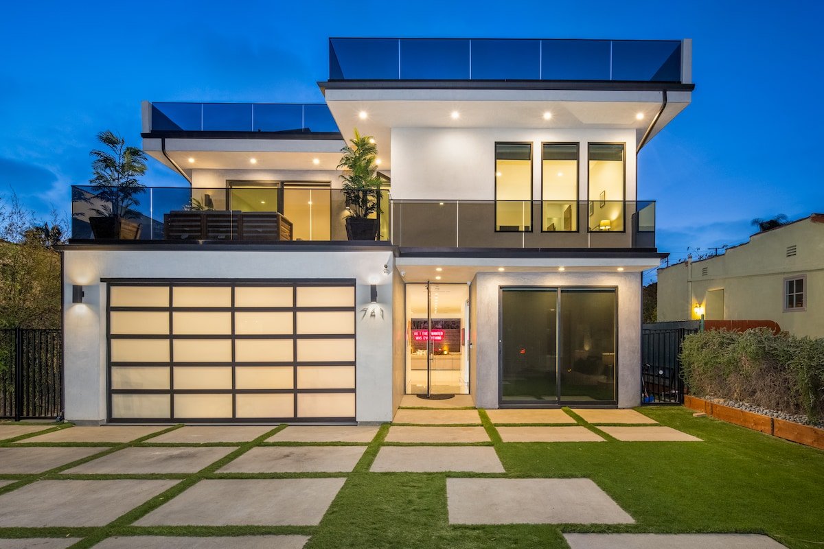 Modern Resort on Melrose in WeHo︱Pool & Spa + Gym gallery image 3