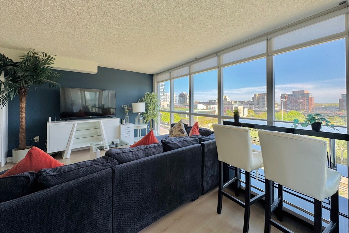 LakeView 2Bdrms/2Baths w/3 real beds&parking gallery image 4