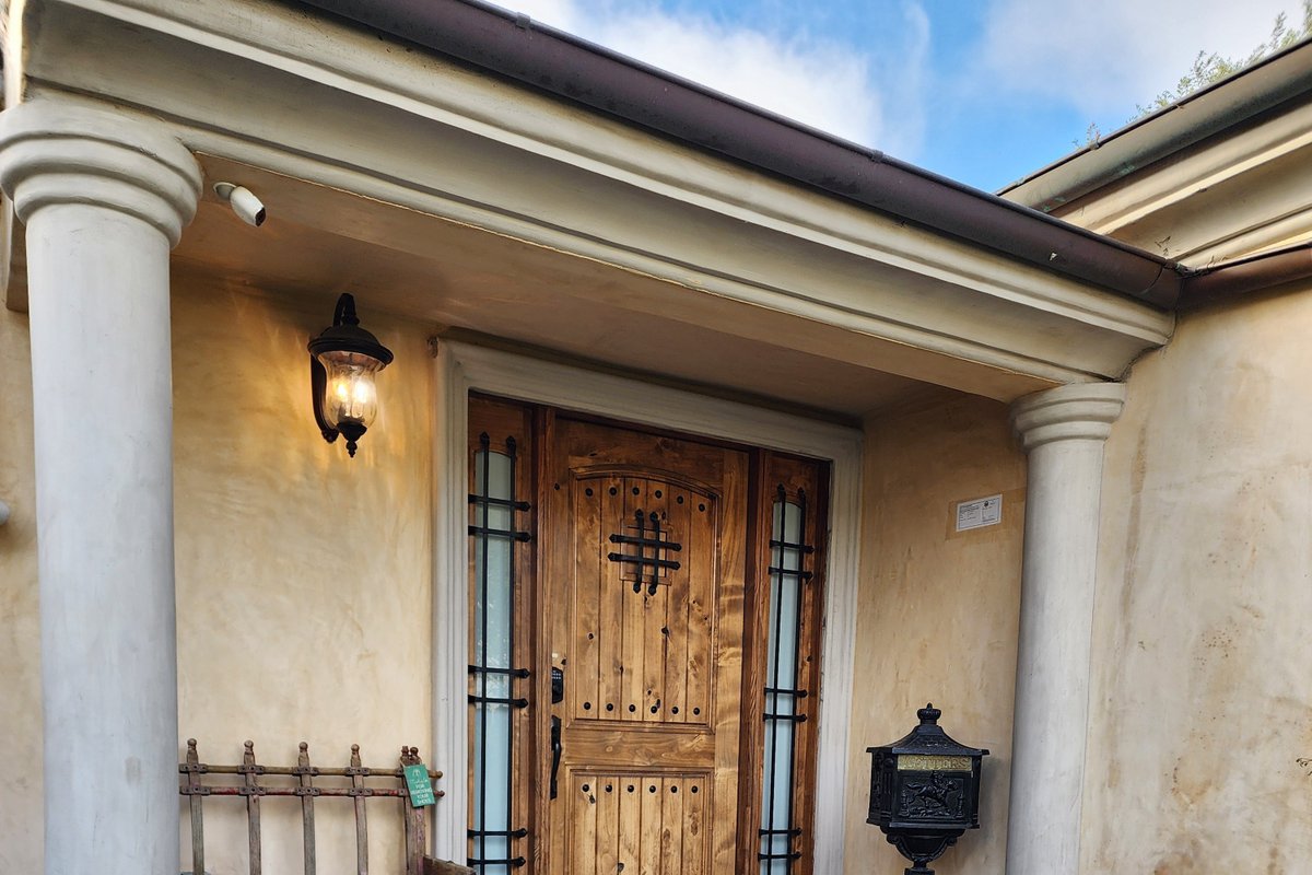 Elegant Executive Home near Sony Studios