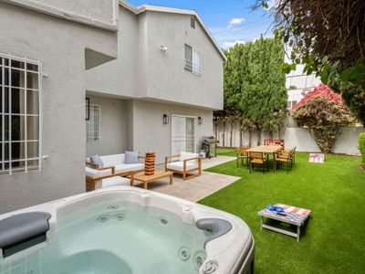 Modern LA 9 Bedroom Family or Big Group Getaway