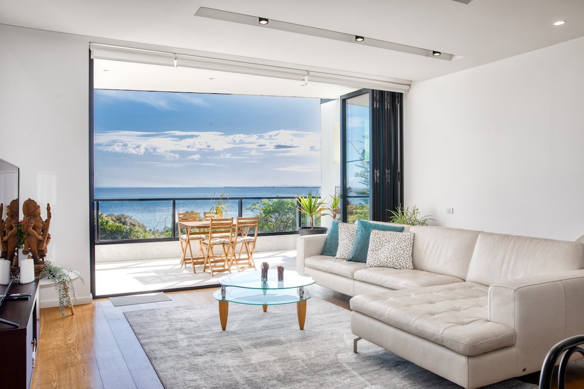 Beachside living in Brighton gallery image 2