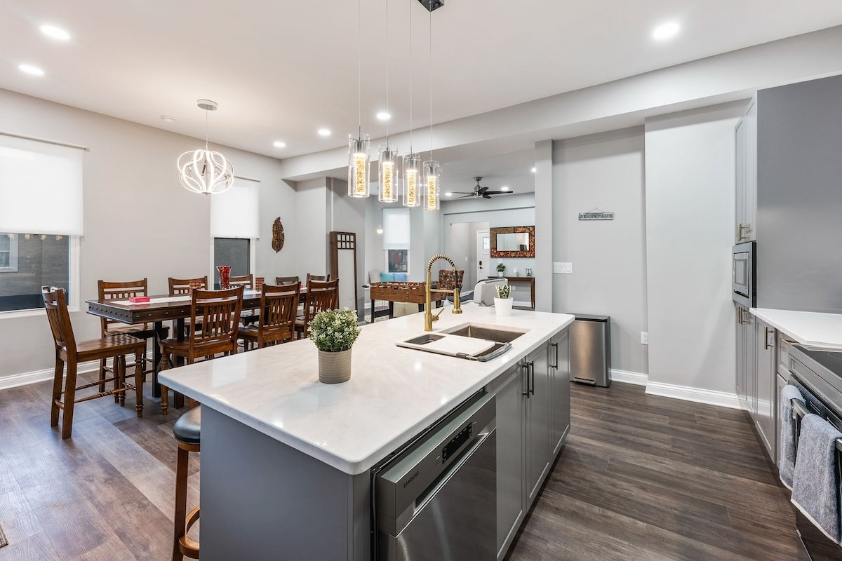 The Gathering House – Spacious & Stylish w/ Garage gallery image 5