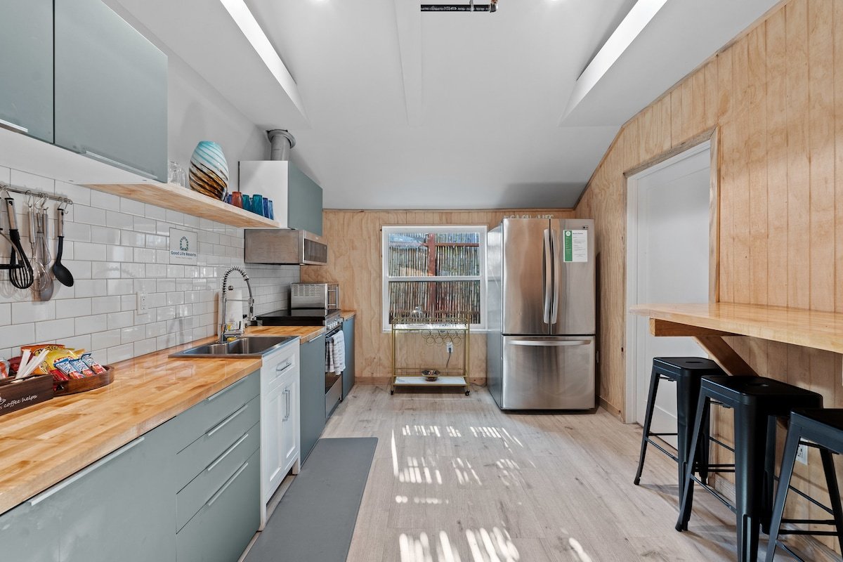 Beach House near Downtown. Resort access. gallery image 2