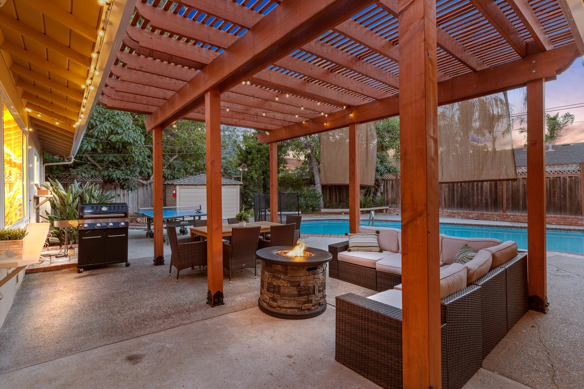 Beautiful 3BD Home w/ Heated Pool and Fire Pit