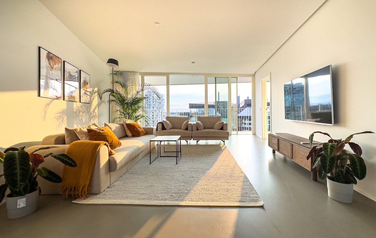 Exclusive Penthouse with Sunset Views gallery image 2
