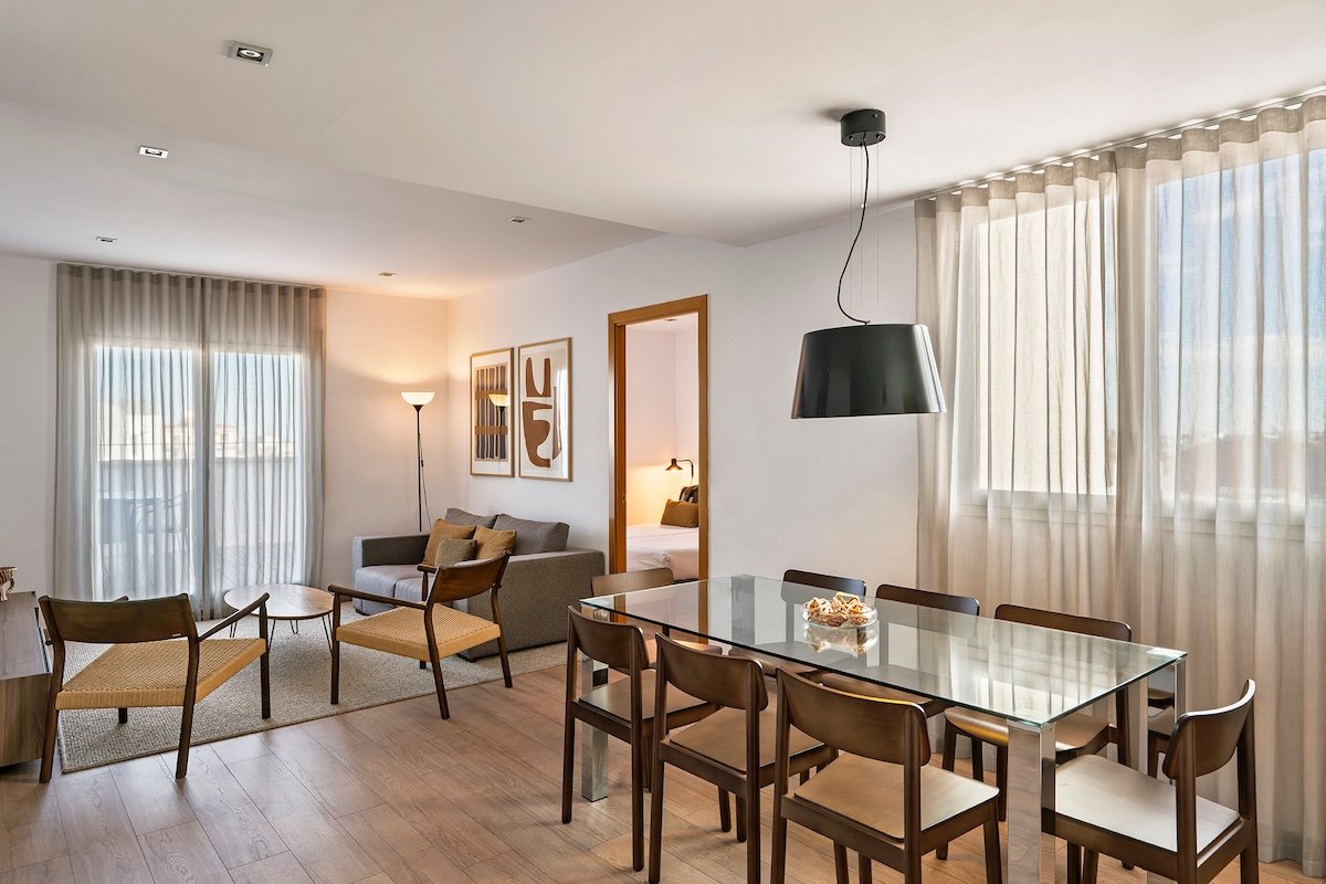 Spacious penthouse with terrace near to l’Eixample gallery image 4