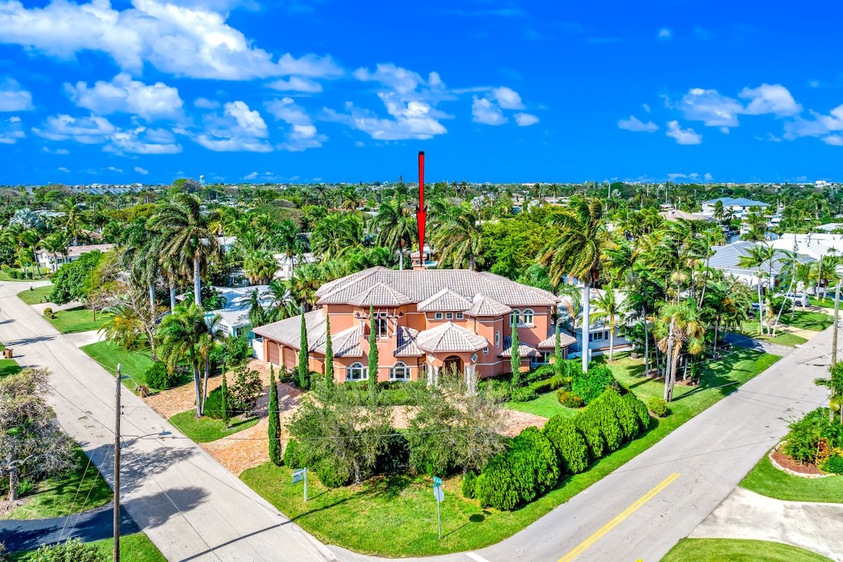 Waterfront Mansion! Heated Pool+Hot Tub! Kayak! gallery image 5