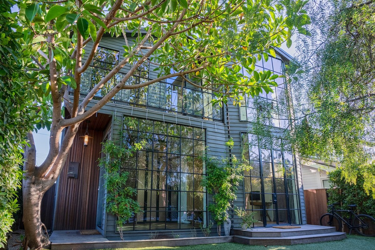 Designer family home in Venice Beach gallery image 2