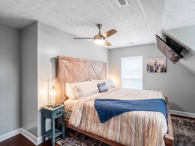 Indoor Hot Tub & fire pit, 6 mi to downtown AVL