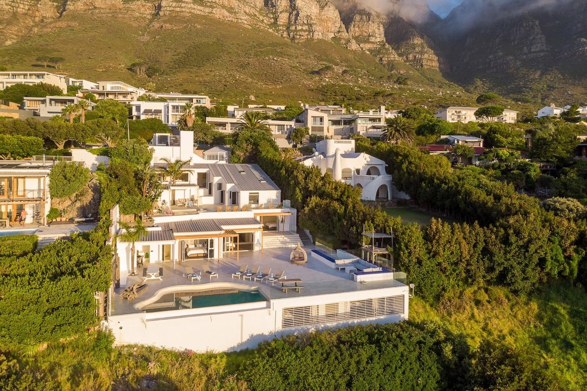 Two Views – 8 Bedroom Villa in Camps Bay & Hot Tub gallery image 5