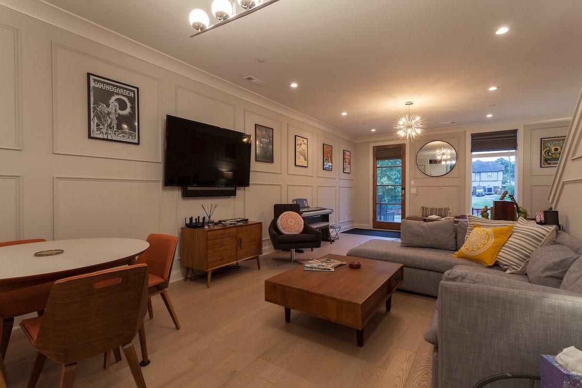 Mid-Century Inspiration in the Center of Nashville gallery image 2