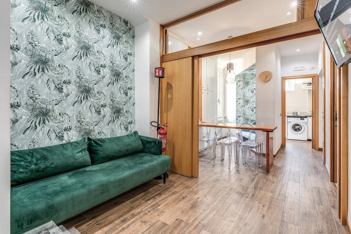 Style Apartment Julia 50 mt from Colosseum gallery image 2