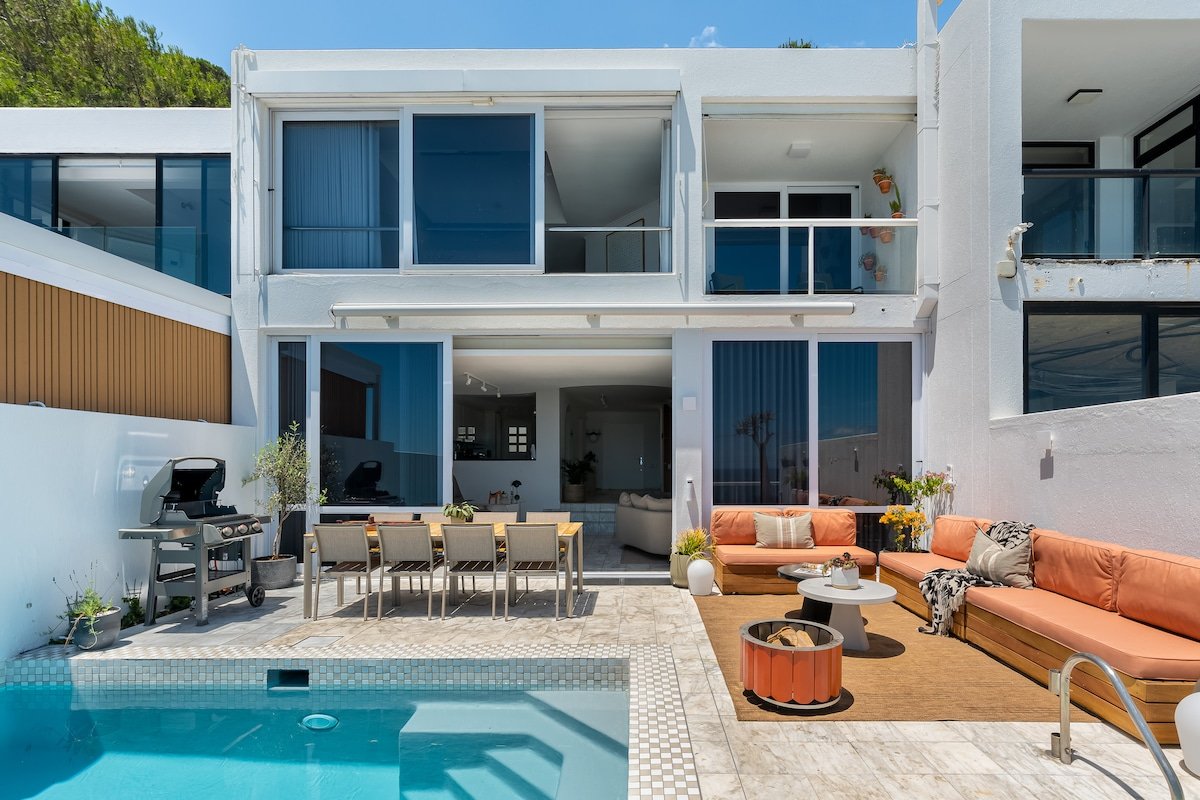 Private Clifton Escape | Pool, Jacuzzi & Butler gallery image 2