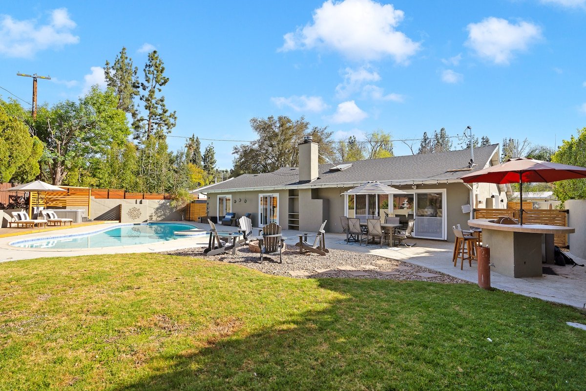 Designer Home w/Pool Hot-tub – Entertainers’ Dream gallery image 4