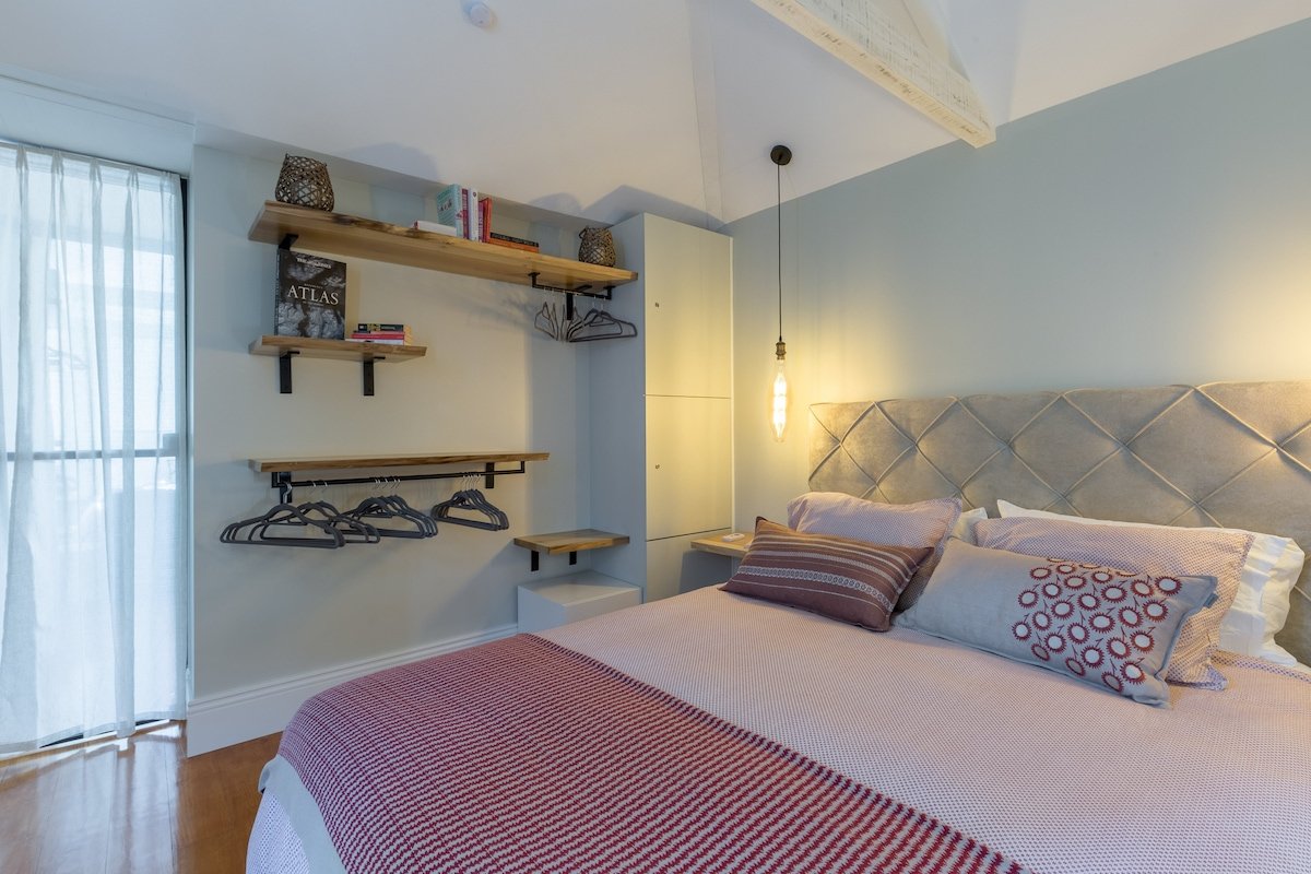 Stylish Downtown Porto Duplex 2br Walk everywhere! gallery image 5