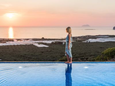 Villa Elpida I Sea view & heated* pool!