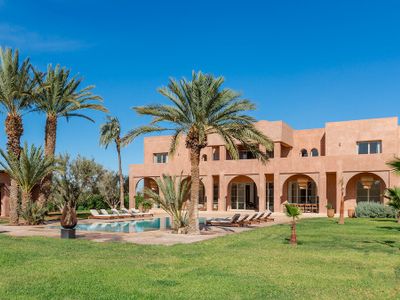 Philonia: 7 Bd, A/C, pool, staff, Palmeraie