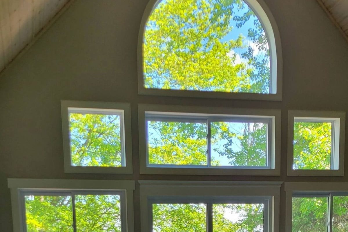 Beautiful Waterfront Home | 25 Minutes from Ottawa gallery image 3