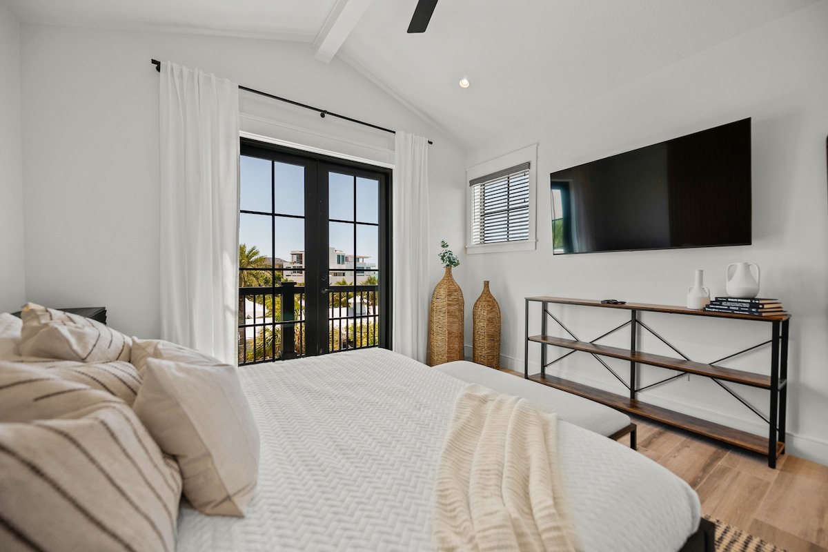 New luxury home with rooftop deck – Seashell Esta gallery image 4