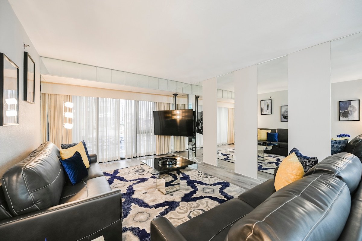 N78 2BD/2BA Center Strip |Great Views | Sleeps 12 gallery image 3