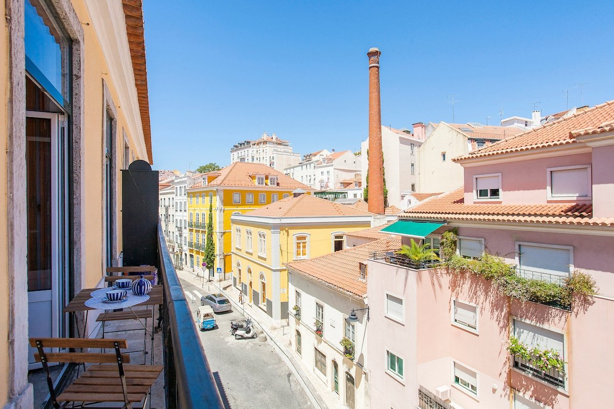 Modern Antique Boutique Duplex Rooftop Flat Lisbon gallery image 2