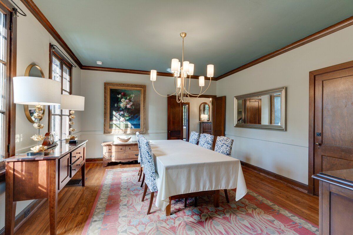 Charming Historic Ivy Hall Home in Prime Location! gallery image 3
