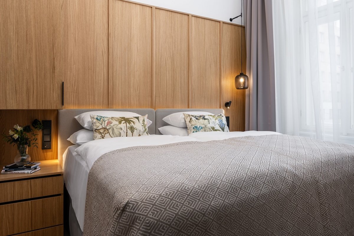 R16 Two-Bedroom gallery image 3