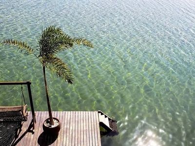 Casa pé na água, no mais lindo canto da cidade.