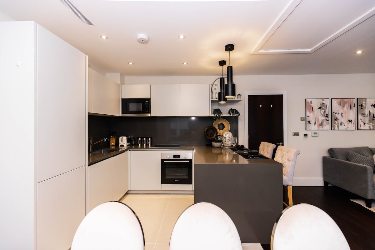 Fantastic 2 Bedroom Apartment Near Selfridges gallery image 5