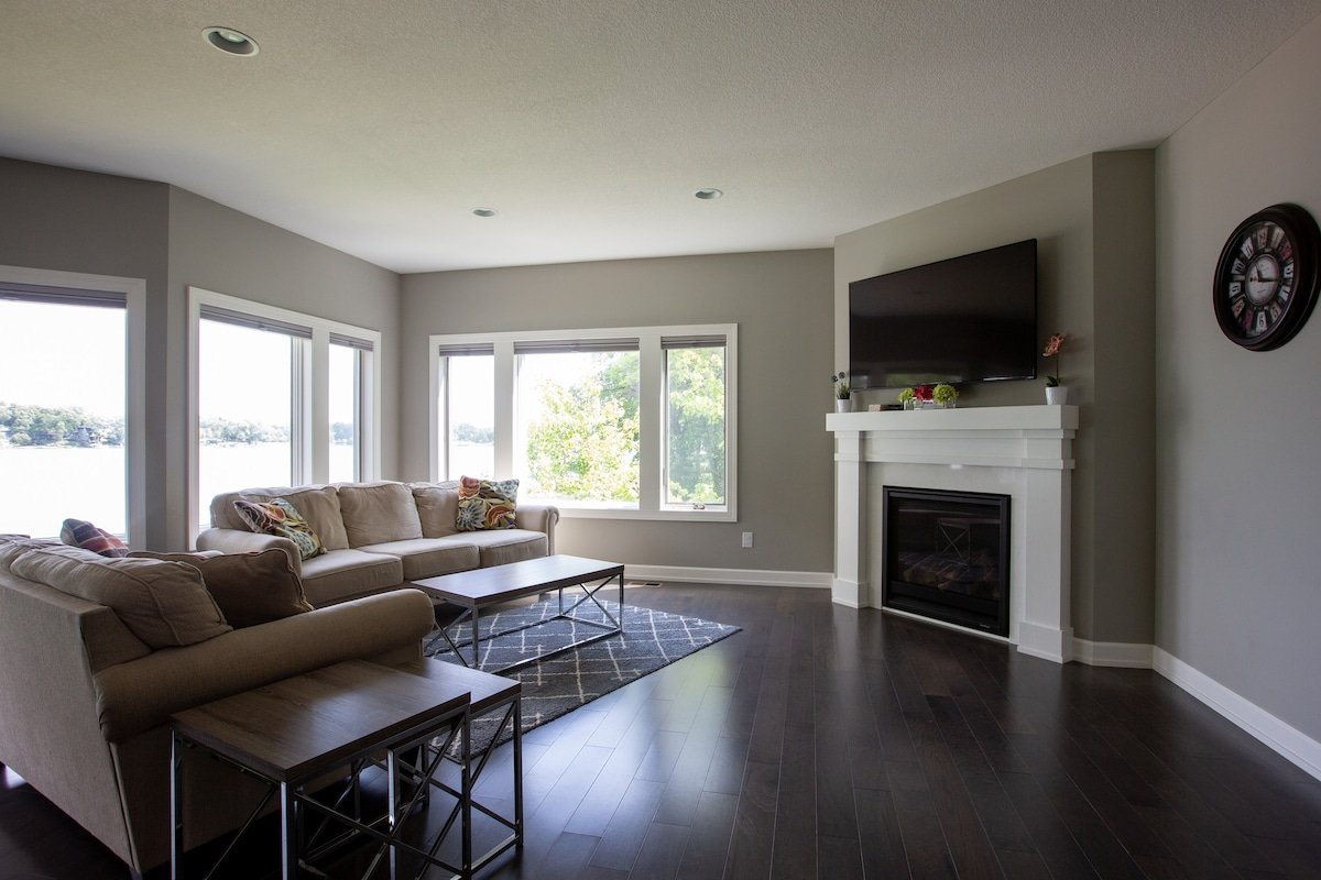 Beautiful Lake Home gallery image 4
