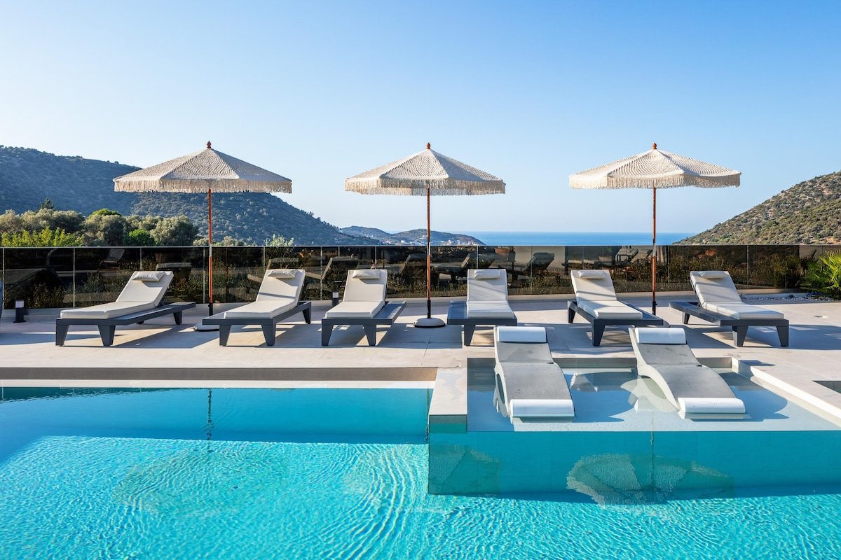 Luxury Villa with Sea Views, Fire Pit & near beach gallery image 2