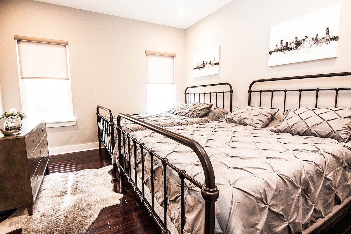 Modern 3 units 5min to DT, 2 Rooftops & Garage! gallery image 4