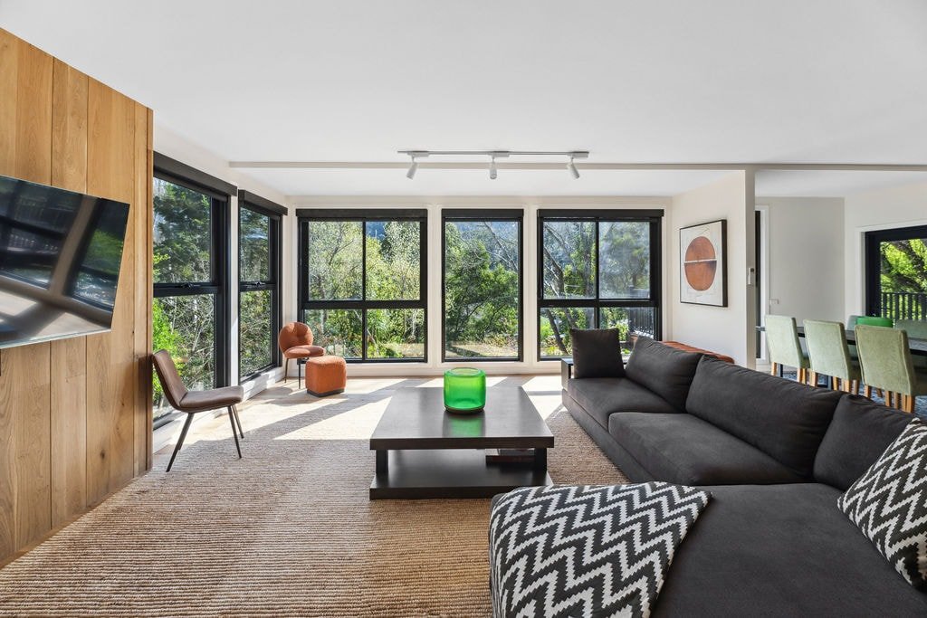 Station Penthouse – Private Spa & Mountain Views gallery image 2