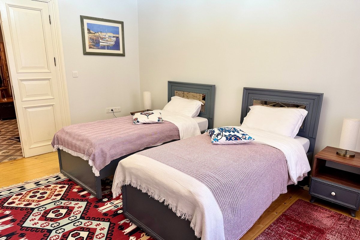 Nostalgic & Comfortable Historical Home! gallery image 4