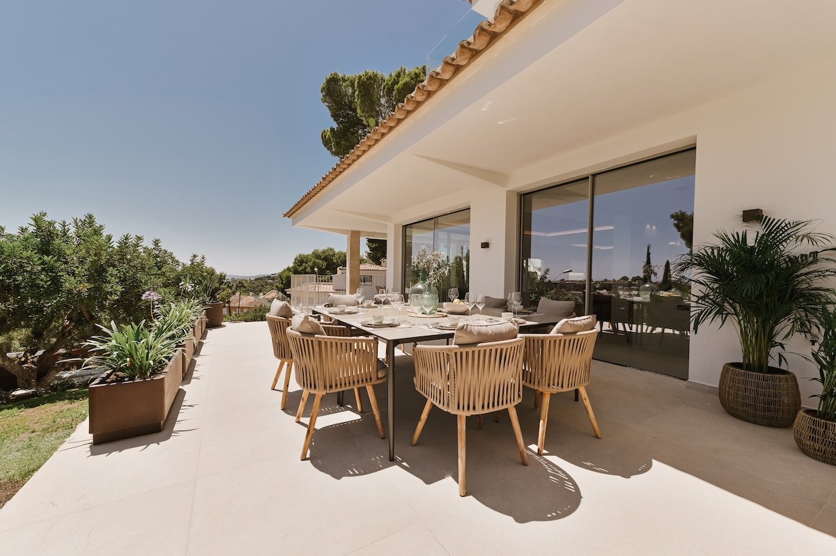 Luxury Villa, sea views. Underfloor heating gallery image 3