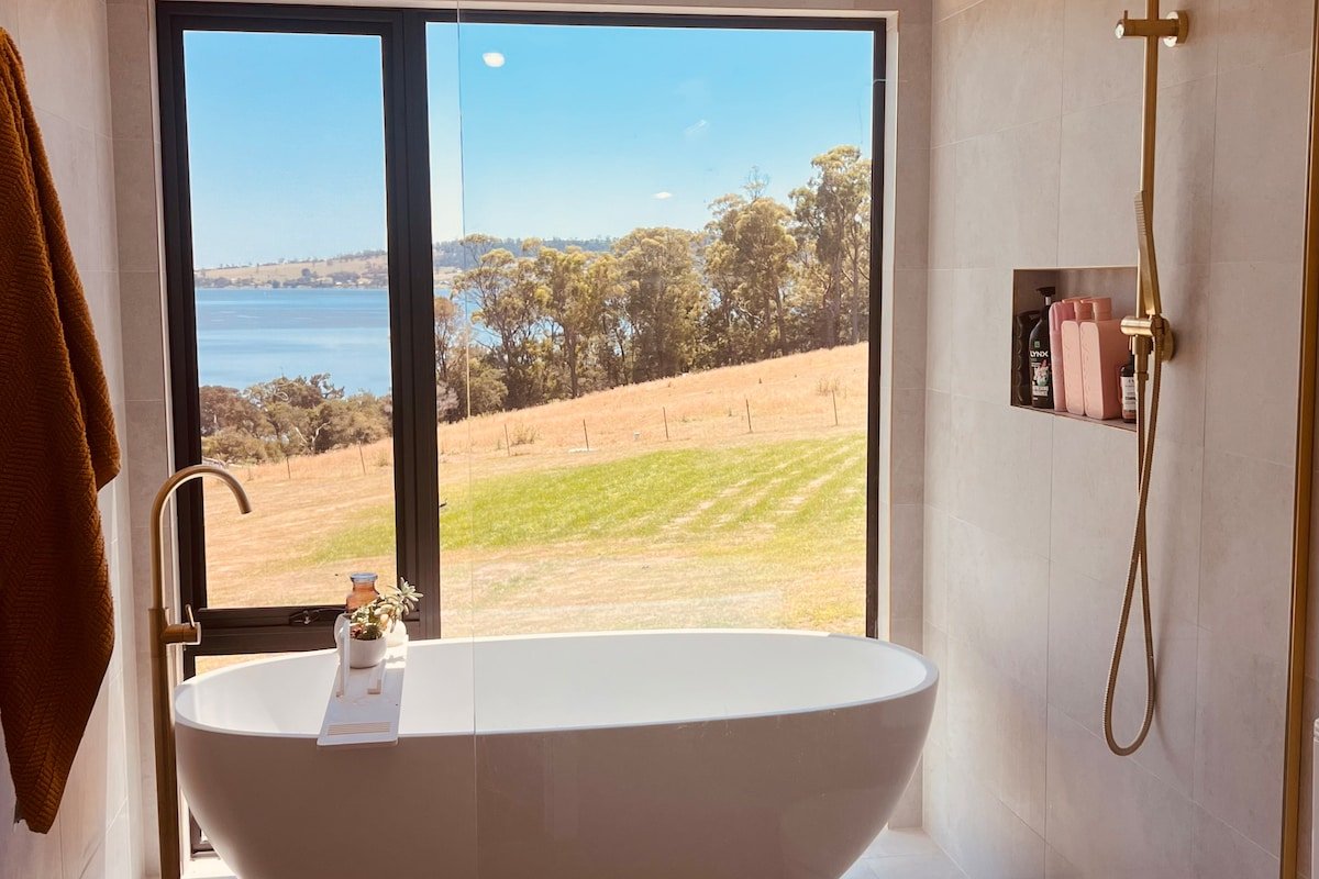 Luxury Modern Barn – Water & Vineyard Views gallery image 2